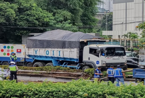 Sopir Ngantuk, Diduga Jadi Pemicu Truk Hantam Separator Busway di Sekitar JCC Senayan