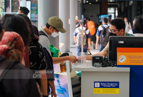 Adapun jumlah penumpang yang berangkat dari Stasiun Gubeng sebanyak 7.716 pelanggan, dari Stasiun Pasarturi sebanyak 6.769 pelanggan dan dari Stasiun Malang sebanyak 2.587 pelanggan. Foto: Faizal Pamungkas