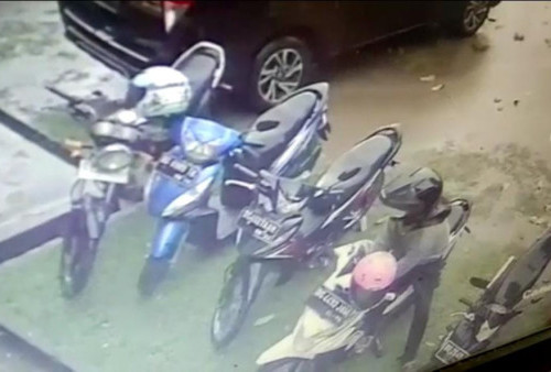 Aksi Pencuri Motor Anggota Dharma Wanita Terekam CCTV Viral di Sosmed