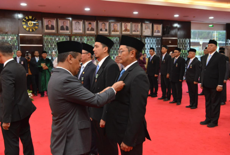Jejak Bakti untuk Negeri, 8 Insan PLN Terima Tanda Kehormatan dari Presiden RI