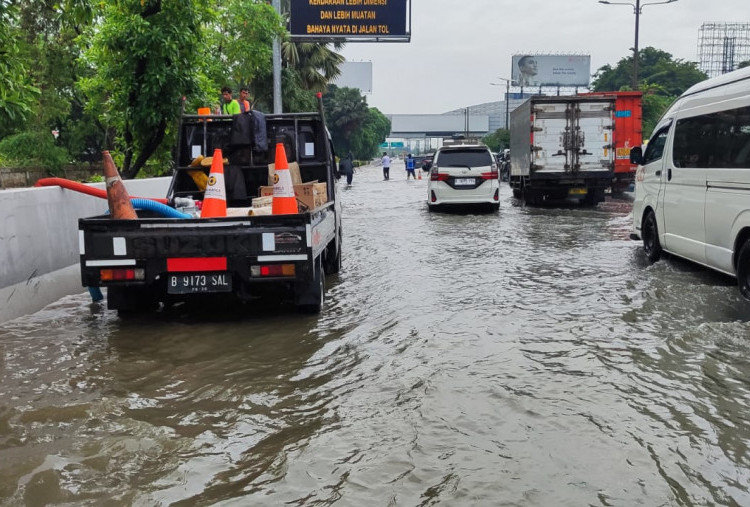 Update Kondisi Banjir di Ruas Tol Sedyatmo, 2 Lokasi Ini Masih Tergenang