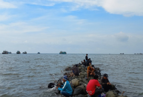 Pantai Muarareja Tegal Jadi Lokasi Favorit Para Pemancing, Akses Mudah Tiket Murah