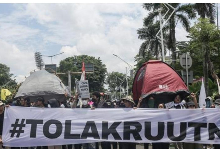 Militer di Ranah Sipil: Stabilitas atau Kemunduran Demokrasi?