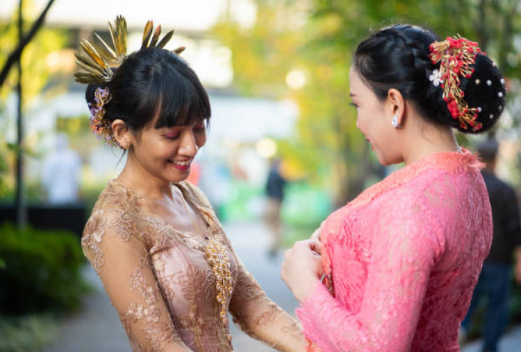 4 Ide Outfit Kekinian untuk Rayakan Hari Kebudayaan Nasional 2025