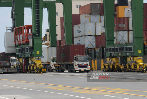 Terminal Teluk Lamong Nadi Logistik Internasional