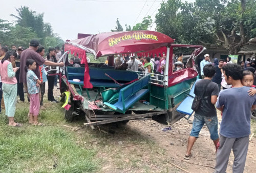 BREAKING NEWS: Kereta Api Tabrak Odong-Odong, 9 Penumpang Tewas di Kragilan Serang Banten