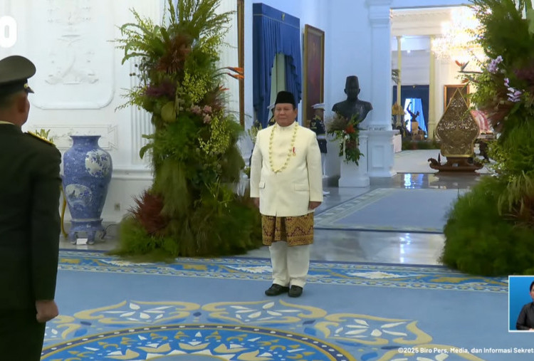 Prabowo Jadi Inspektur Upacara HUT Ke-80 RI Bernuansa Wastra, Kenakan Beskap dan Songket