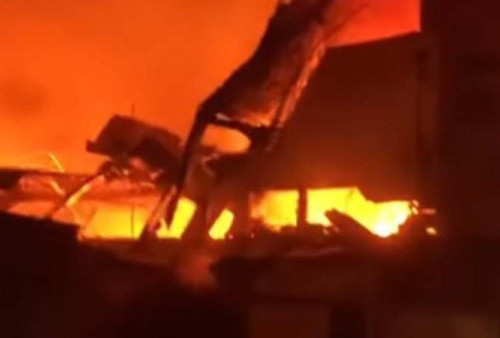 Kebakaran Pabrik di Kalideres, Damkar Kerahkan 110 Personel