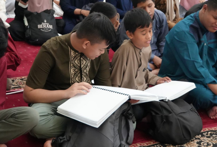 Ratusan Siswa Difabel Bandung Raya Khataman Al-Qur’an Braille di Masjid Ibnu Umi Maktum