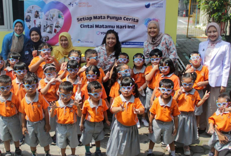 RS Mata Undaan Surabaya Peringati World Sight Day di PG Twinkle, Jaga Kesehatan Penglihatan Anak