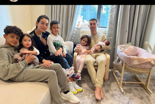 Megabintang Manchester United Cristiano Ronaldo Umumkan Nama Putrinya