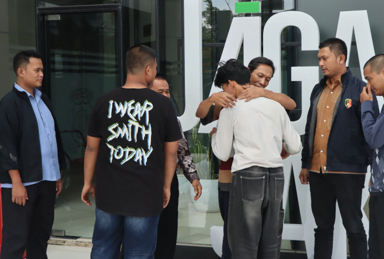 Viral! Pemuda Lempar Petasan ke Sopir Angkot di Cipondoh, Ujung-ujungnya Minta Damai