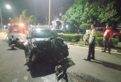 Mobil Dinas DPRD Jambi Diduga Dibuat Mesum Dua Sejoli Hingga Kecelakaan, Polisi: Panik Digrebek Warga