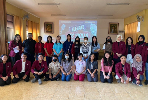 Ajak Anak Muda Asah Kemampuan, SSV dan FIKOM UC Surabaya Gelar Workshop Elevate Your MC Skills