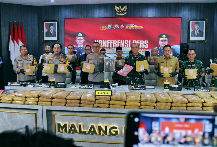 Ratusan Kilogram Ganja Jaringan Antarprovinsi Gagal Kirim