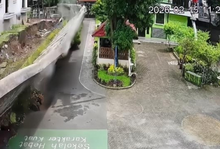 Tembok SMPN 182 Pancoran Ambruk, Beruntung Tak Ada Korban Jiwa