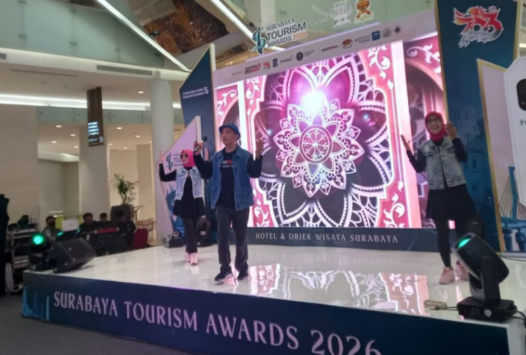Keseruan Komunitas Senam Dahlan Iskan, Buka Gelaran Surabaya Tourism Awards 2026