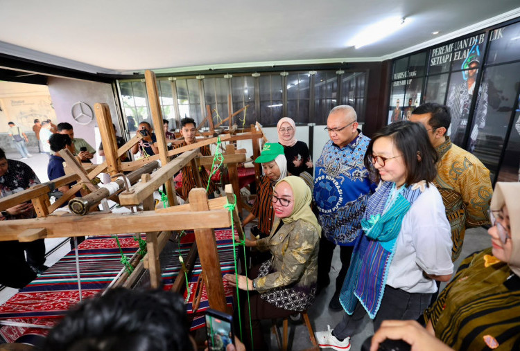 Dari Klaten ke Pasar Dunia, LPDB Koperasi Dorong Lurik Prasojo Naik Kelas