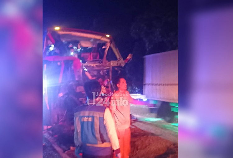 Bus Tabrak Truk di Tol Cipularang, Dua Meninggal Dunia