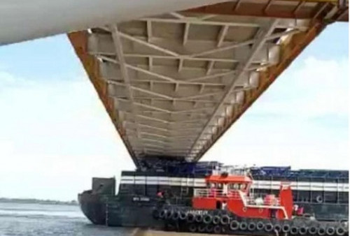 Muatan Ketinggian, Kapal Tongkang Tersangkut di Jembatan Martadipura