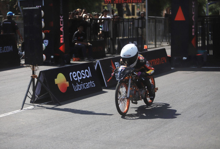 Perkuat Eksistensi di Balap Nasional, Repsol Lubricants Dukung Black Drag Bike Series Malang