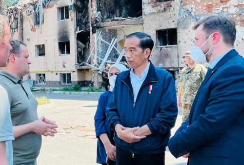 Presiden Zelensky Ketakutan sampai Rilis Vidio Serangan Rudal Rusia, Jokowi Malah Blusukan ke Kota Irpin 