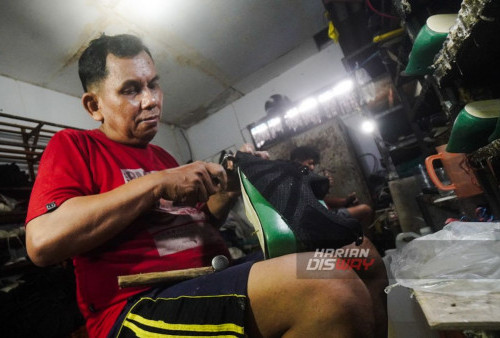 Dinas Pendidikan Kota Surabaya menyambut baik inisiatif ini dan berharap program seperti ini dapat terus berjalan setiap tahunnya. Dukungan dari berbagai pihak sangat penting untuk memastikan setiap anak mendapatkan sepatu yang layak dan nyaman untuk menunjang kegiatan belajar mereka. (Julian Romadhon/Harian Diiway)