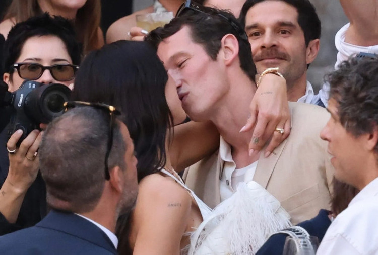 Dua Lipa Gelar Pesta Pra Pernikahan Mewah di Italia, Tampil dengan Gaun Berbulu Putih