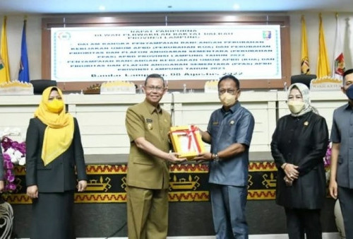 Ketua DPRD Lampung Pimpin Paripurna Penyampaian Draf KUA-PPAS APBD Perubahan 2022 dan KUA-PPAS APBD 2023