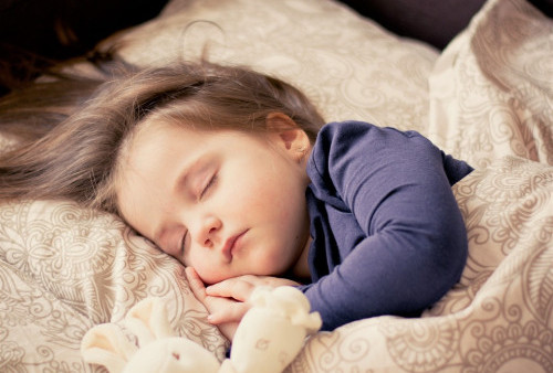 Sering Terbangun Pada Dini Hari Saat Tidur? Ini Alasannya