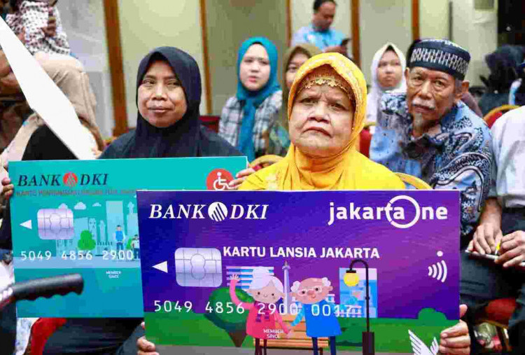 Dinsos DKI Cairkan Bansos KAJ, KLJ dan KPDJ Rp300 Ribu untuk Periode Desember 2025