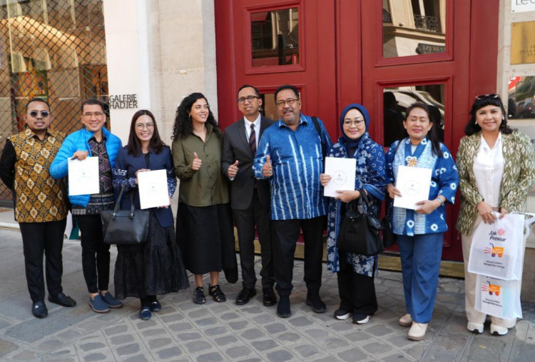 Go International! Rano Karno Promosikan Fesyen Jakarta di Paris Fashion Week