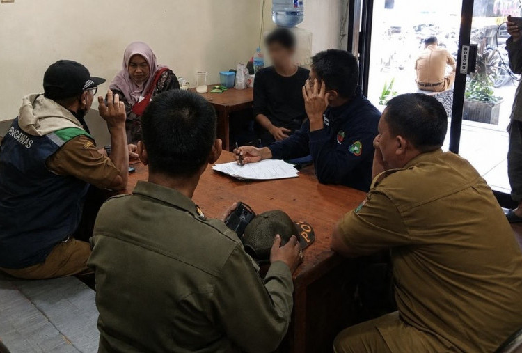 Beroperasi Tanpa Izin, Dua Pengangkut Sampah di Hutan Kota Penjaringan Didenda Rp15 Juta