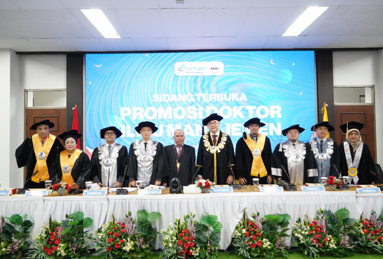 Universitas Esa Unggul Gelar Sidang Terbuka Lulusan Perdana Program Doktor Ilmu Manajemen