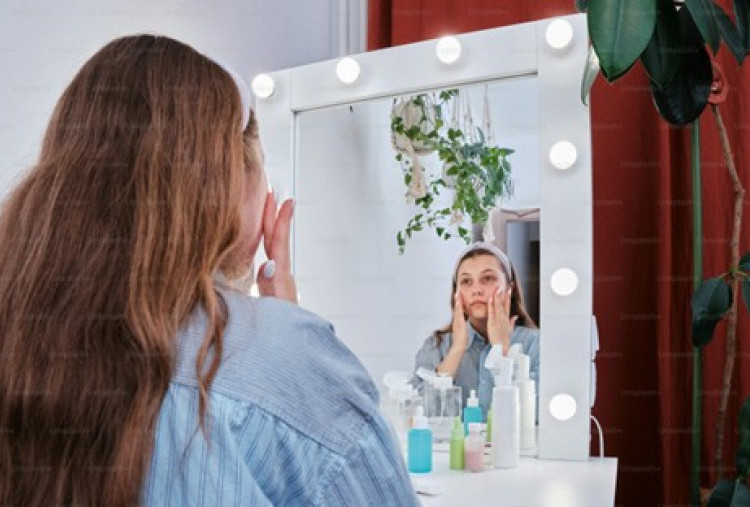 7 Kebiasaan yang Bisa Bikin Kulit Cepat Kusam