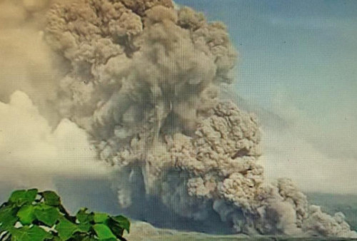 Gunung Semeru Erupsi, Ribuan Warga Lumajang Mulai Mengungsi 