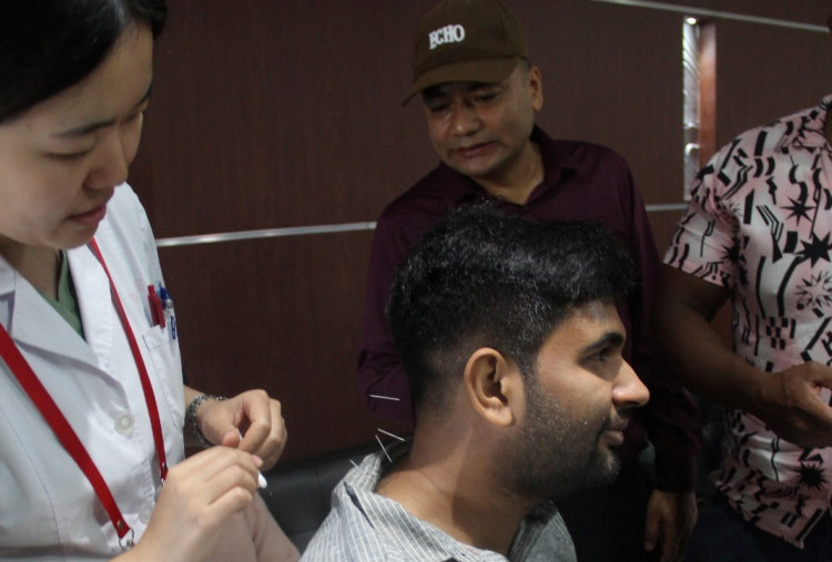 Harian Disway di China International Press Communication Center (CIPCC) (44): Tusuk Jarum Bikin Penasaran