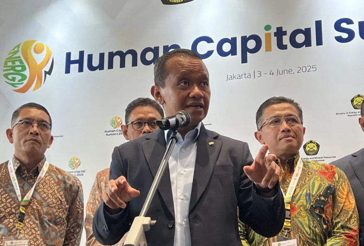 Bahlil Bakal Evaluasi Tambang Nikel di Raja Ampat Usai Muncul Kritik Kerusakan Lingkungan.