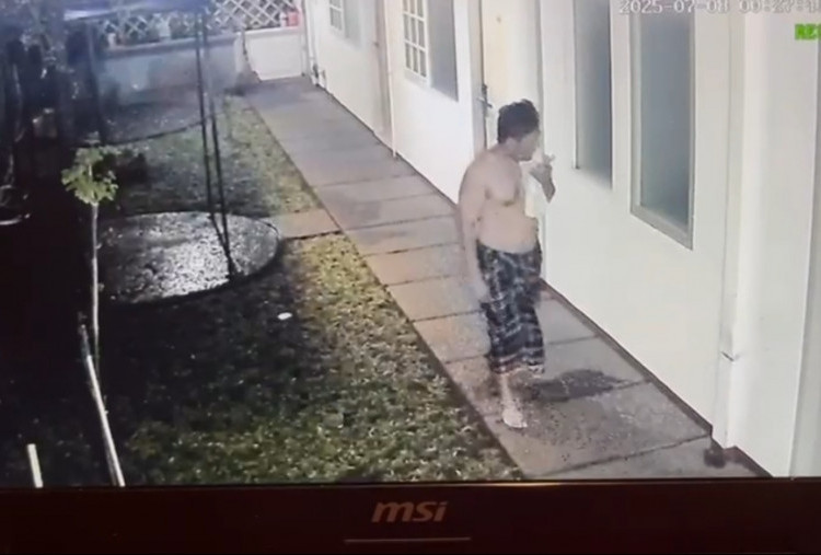 Penjaga Kos Terekam Bolak-balik di Depan Kamar Diplomat Kemlu, Polisi: Disuruh Istri untuk Cek Korban