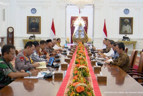 Masih Berstatus Awas, Jokowi Pimpin Rapat Penanganan Pengungsi Erupsi Gunung Ruang