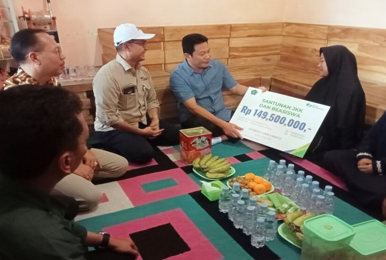 Driver Ojol Meninggal, Ahli Waris Terima Santunan BPJS Rp149,5 Juta dari Bupati Sidoarjo