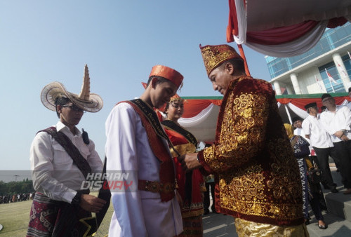 Usai melakukan Upacara dua Perwakilan mahasiswa dan mahasiswi Unesa ditunjuk menjadi duta Gerakan Peradaban Indonesia dan Deklarasi Gerakan Peradaban Indonesia.