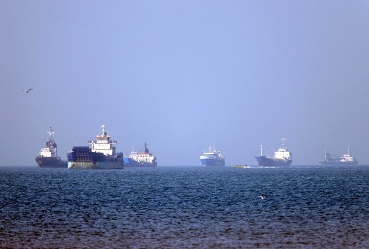 Gencatan Senjata Terancam Batal: AS dan Iran Saling Serang di Dekat Selat Hormuz, Warga Sipil Jadi Korban