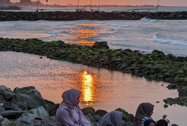 5 Rekomendasi Pantai Favorit yang ada di Lasem sebagai Latar Tempat Film Pernikahan Arwah