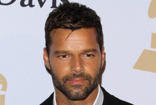Ricky Martin Terancam 50 Tahun Penjara karena Kekerasan Seksual Inses