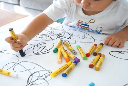 Latih Anak Menggambar dan Mewarnai Sejak Dini, Ini Loh 4 Manfaatnya