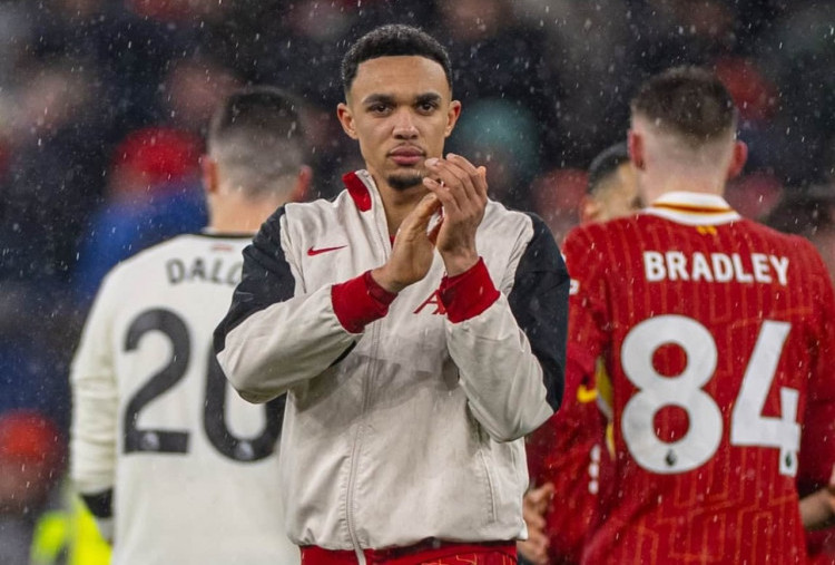 Trent Alexander-Arnold Underperform Lawan MU, Arne Slot: Bukan Nggak Konsen!  