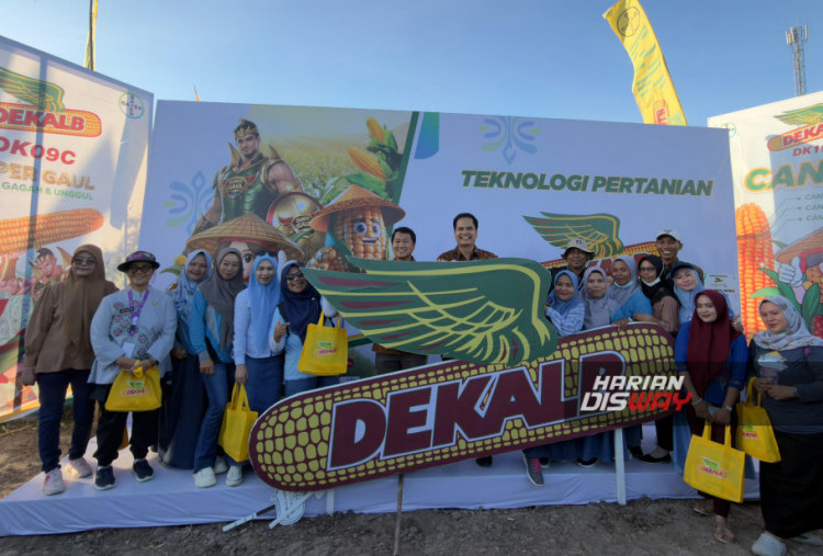 Selain benih hibrida, Bayer juga memperkenalkan dua varietas jagung bioteknologi terbaru, DEKALB DK19S Cantik Pro dan DK09S Super Gaul Pro. Kedua varietas tersebut dirancang untuk memberikan perlindungan terhadap serangan Ulat Grayak (Fall Armyworm), Penggerek Batang, Penggerek Batang Asia, dan Ulat Tongkol yang kerap menyebabkan penurunan hasil panen. Presiden Direktur Bayer Indonesia, Yuchen Li, mengatakan inovasi ini merupakan bentuk komitmen perusahaan dalam menyediakan akses teknologi modern guna meningkatkan produktivitas dan kesejahteraan petani.