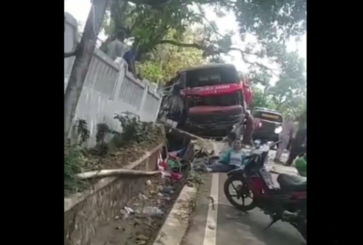 Rem Diduga Blong, Bus Wisata 88 Tewaskan 8 Penumpang Rombongan Nakes RS Bina Sehat Jember di Probolinggo 