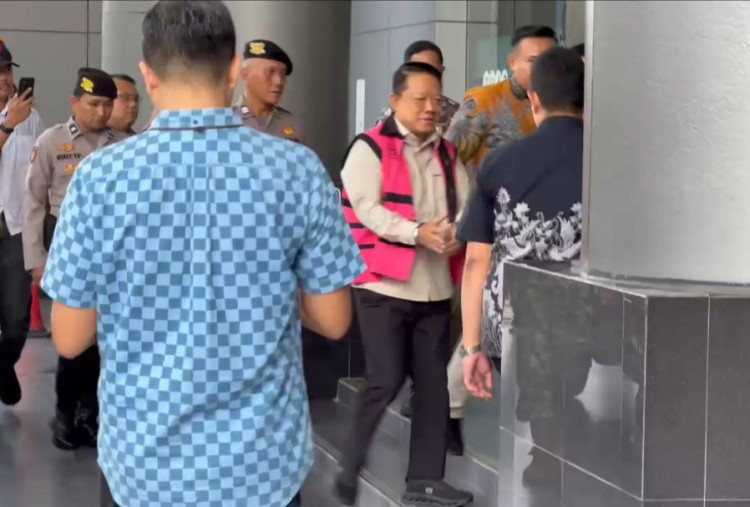 Soal Kepemilikan Emas 74 Kg, Eks Jampidsus Febrie: Sudah Saya Jelaskan ke Penyidik!